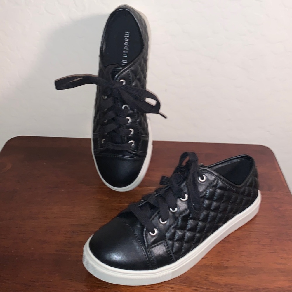 MADDEN GIRL BRAND NEW SIZE 8 SUPER CUTE LEATHER ATHLETIC SHOES